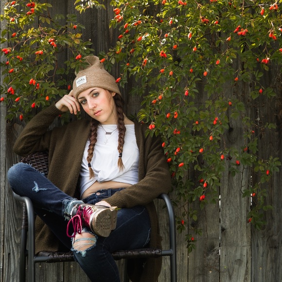 Meet your Posher, Alexis - Picture 2 of 4